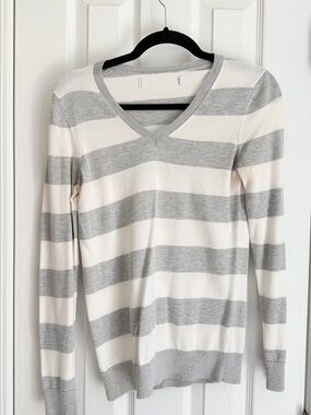 Women’s V-Neck Stripe Sweater - Gray & Cream